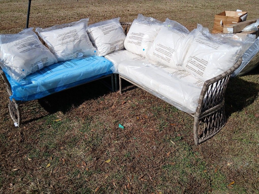 Style Selections Avery Station Wicker Outdoor Sectional with Cream Cushions and Steel Frame