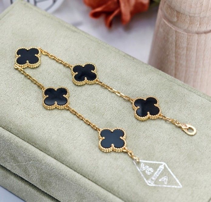 Van Cleef & Arpels Four-Leaf Clover Black Onyx Bracelet with Thick Chain