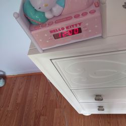 hello kitty kid clock