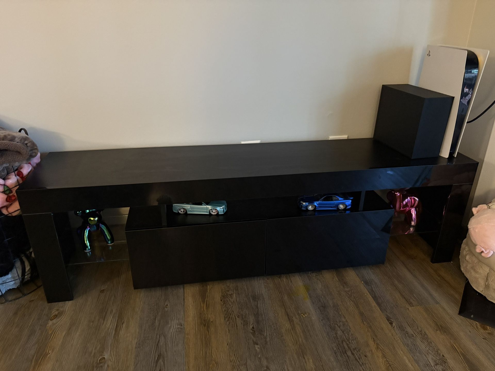 tv stand / entertainment center