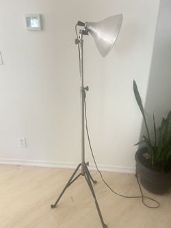 Old Stand Up Photography Light