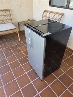 Mini fridge