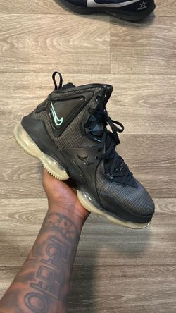 Nike LeBrons size 10