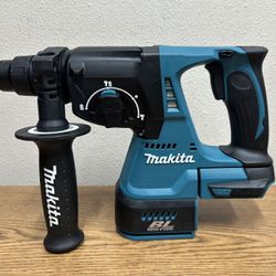 Makita XRH01Z 18V LXT Lithium-Ion 1 in. Brushless Cordless SDS-Plus Concrete/Masonry Rotary Hammer Drill (Tool-Only)