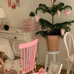 Cozy Accent Chair with Plant Vibe – Great Condition!