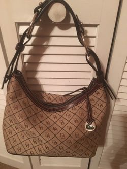 Dooney & Bourke purse. LIKE NEW