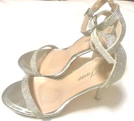 Beautiful Sparkle Shoes Size 6 On Sale Now $12.99