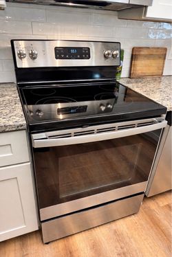 Stainless Steel Electric Range with Glass Cooktop
