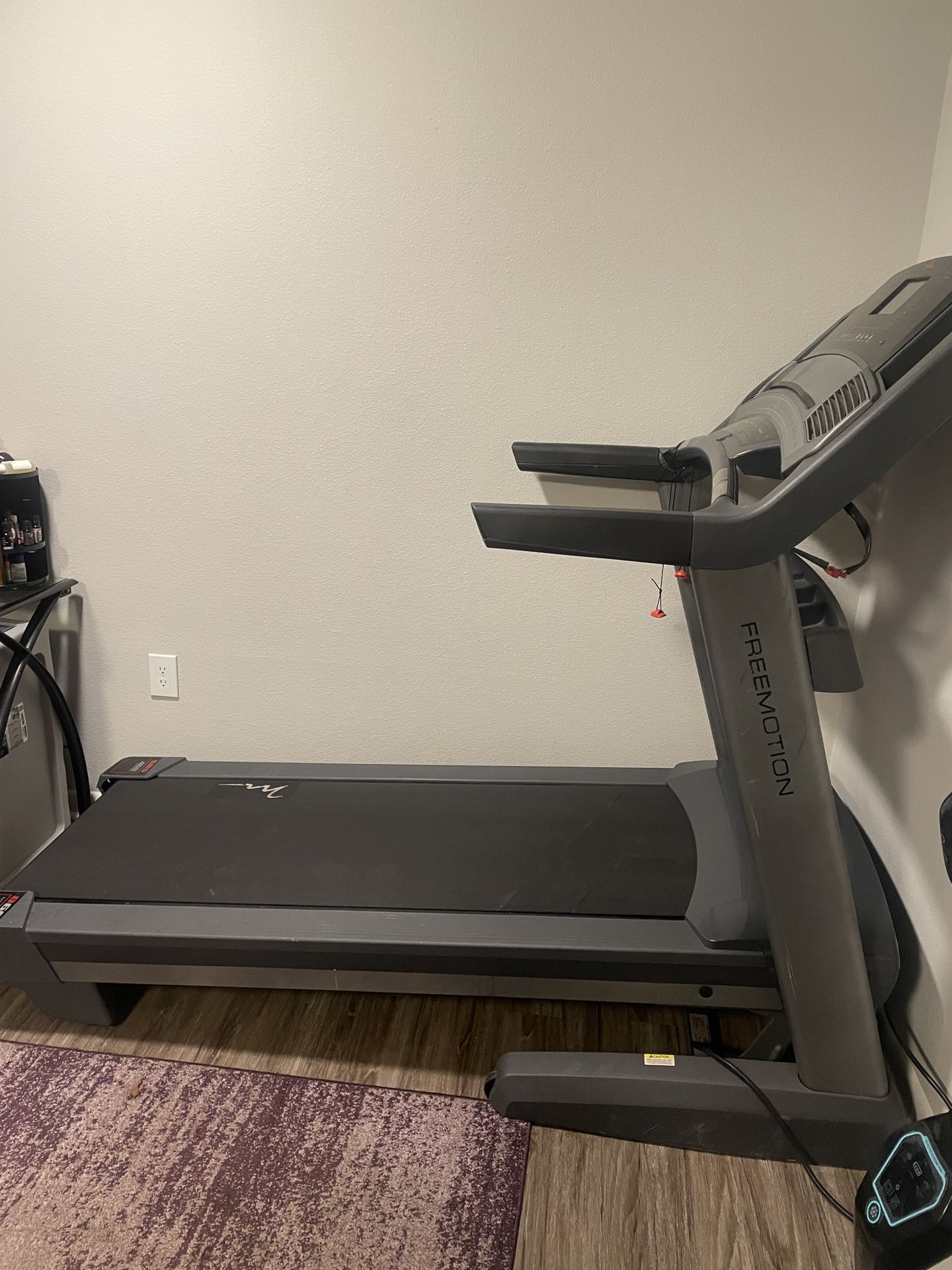 Free motion Professional Treadmill