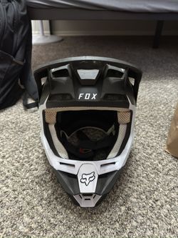 Fox V2 Motocross Helmet