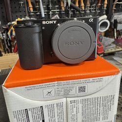 Sony ZV-E10 Camera Body - EXCELLENT 