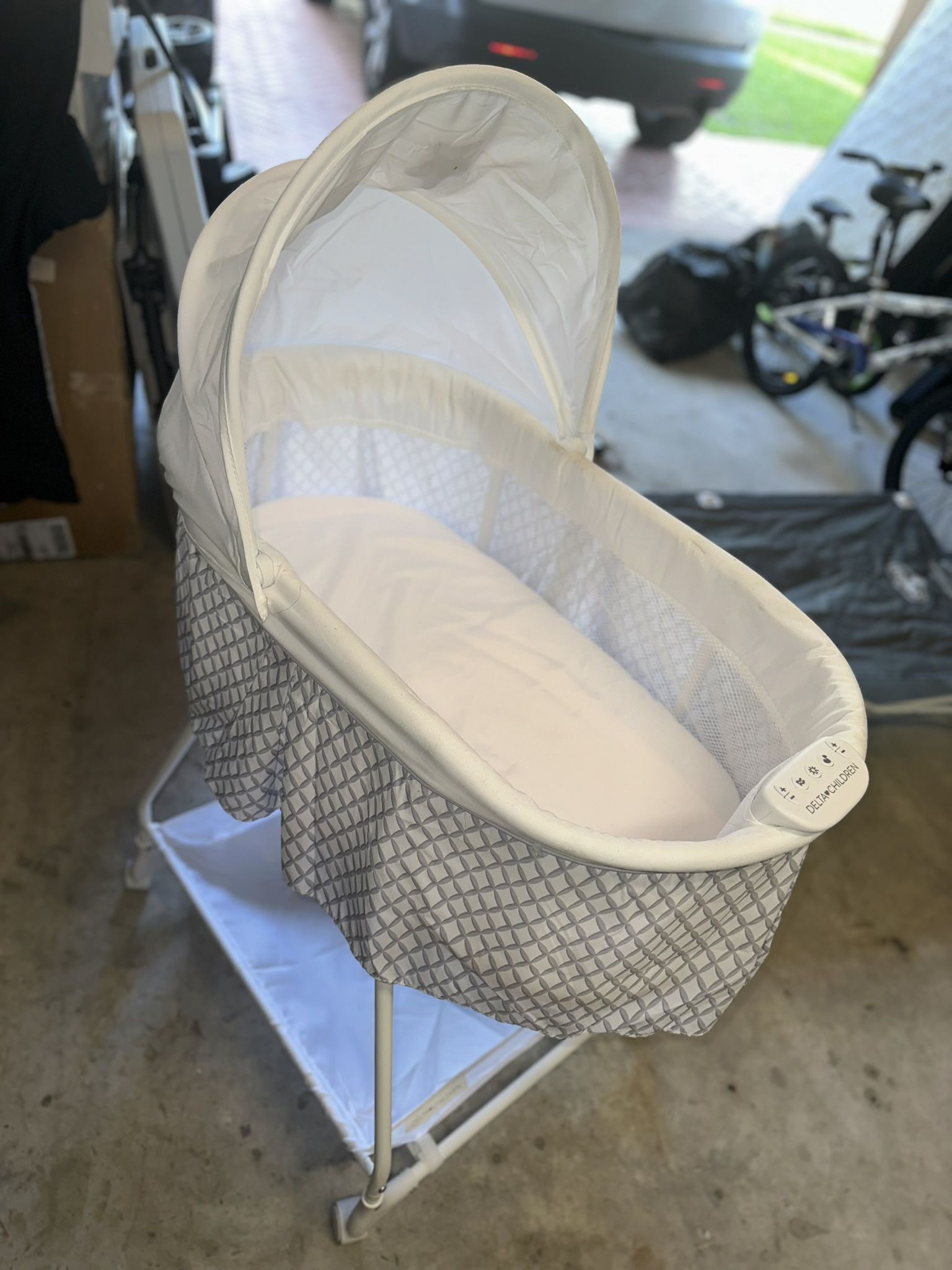 Delta Bassinet