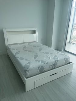 Full (double) bed, with drawers, white