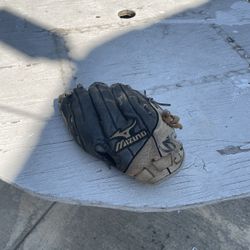 MIZUNO BASEBALL GLOVE