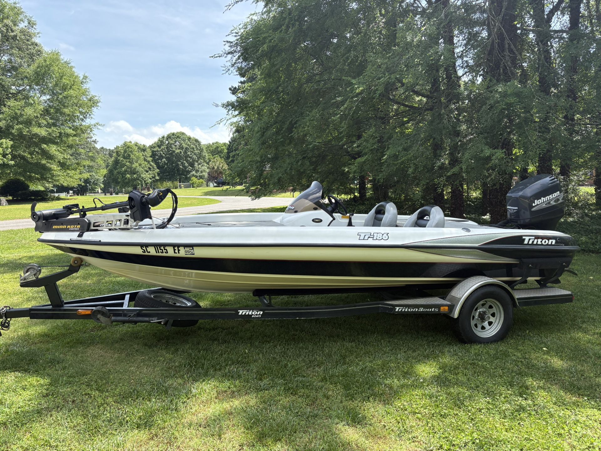 2001 Triton Bass Boat Johnson 150