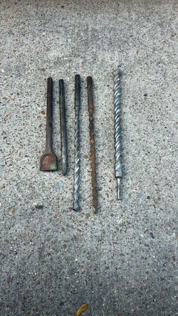 4 SDs Bits 5/8 Thick. -1 Sledge 2”,1 Point Chisol,2 5/8 Concrete 18” Long And 1 3/8 Sds Thick 18” Long,all 5 For Concrete. Brocas Para Concreto