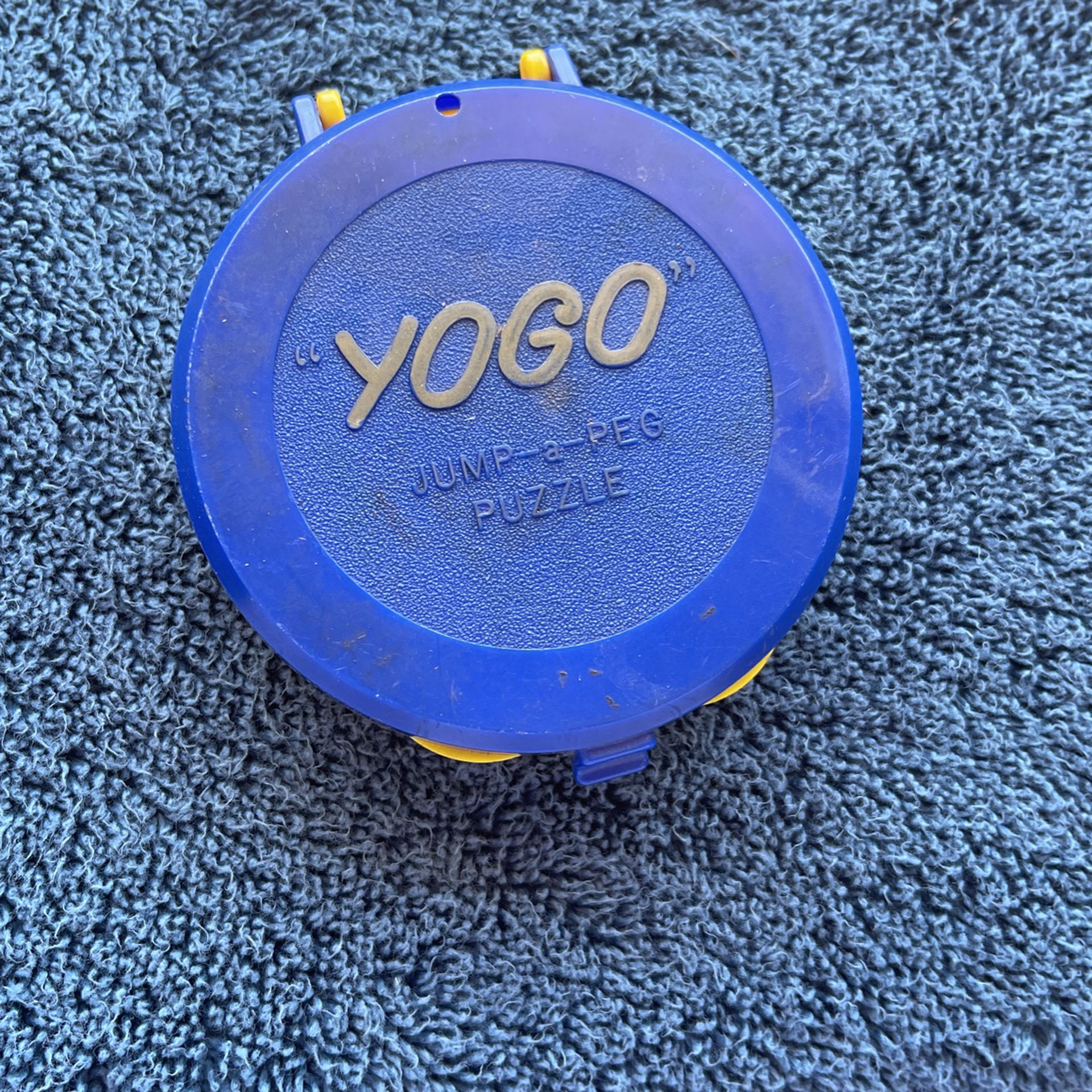 Yogo Jump A Peg Puzzle Vintage 