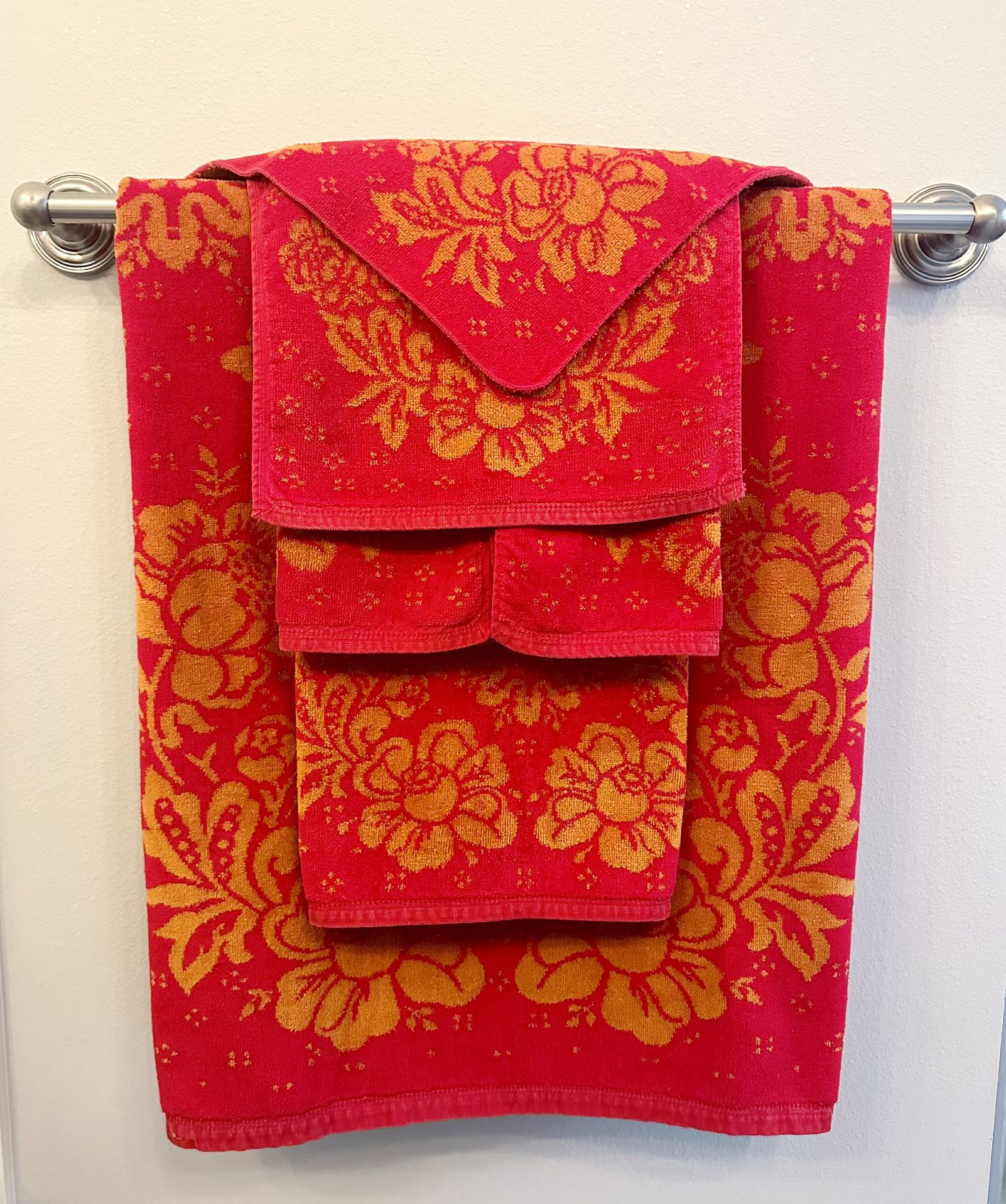 Set of 6 vintage Fieldcrest towel set. Bright red and yellow gold. Velour top and Terry loop back. 