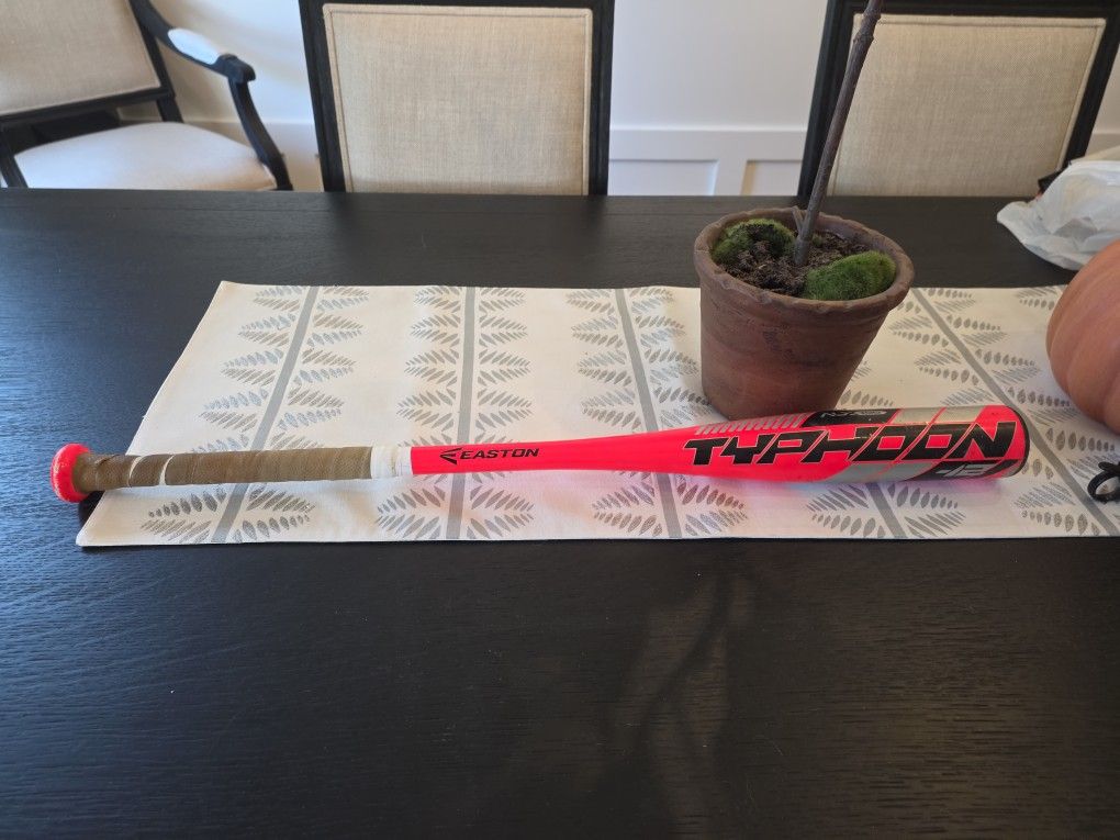 Easton Typhoon 28in -12