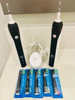 Set of two Braun Oral B rechargeable tooth brushes with 5 extra replacement heads
