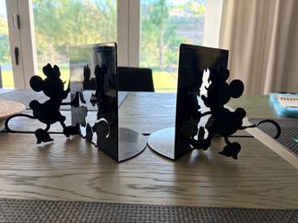 Minnie Mouse bookends