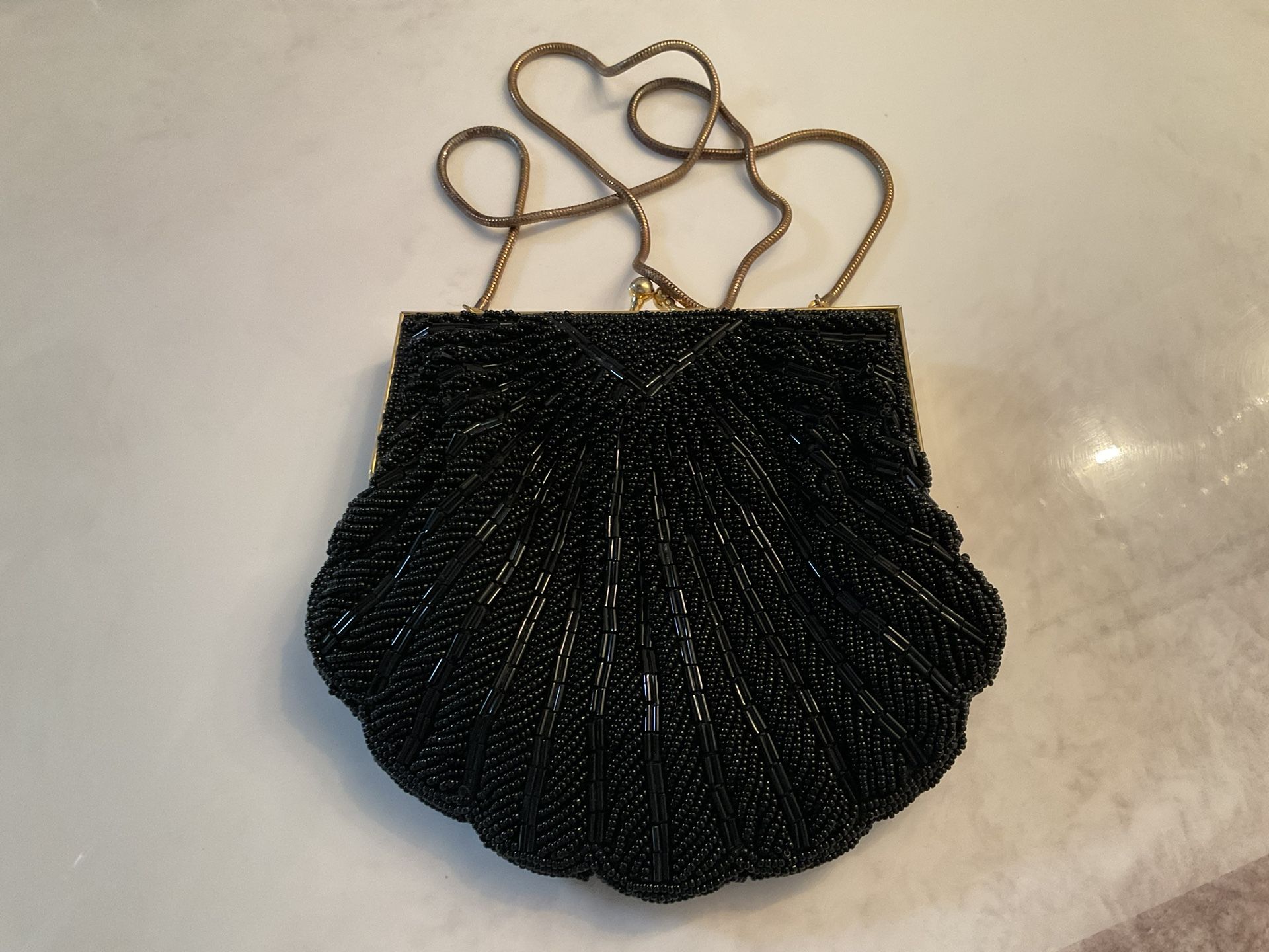 Black BeadedShell-shaped Evening Bag With Shoulder Strap