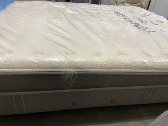 Sterns & Foster Queen Size Pillow Top Mattress