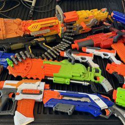16 Nerf guns all differnt  size   20  to 30  Nerf. bullets 