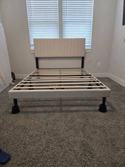 🛏️ Queen Platform Bed Frame Off White - $120 | MUST GO BY JUNE 20!