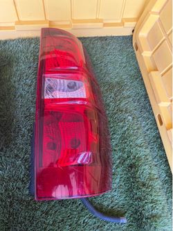 2007 Chevy Tahoe Right/passenger Side Tail Light