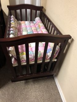 Baby rocking cradle