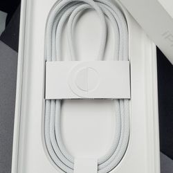 Apple Charger for I Phone 17 Pro Max Brand New Includes lighting cable only Asking $10 Firm on Price 