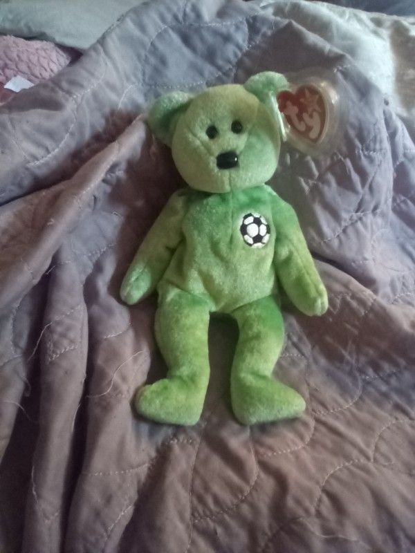 Ty Beanie Baby "Kicks" Soccer Bear