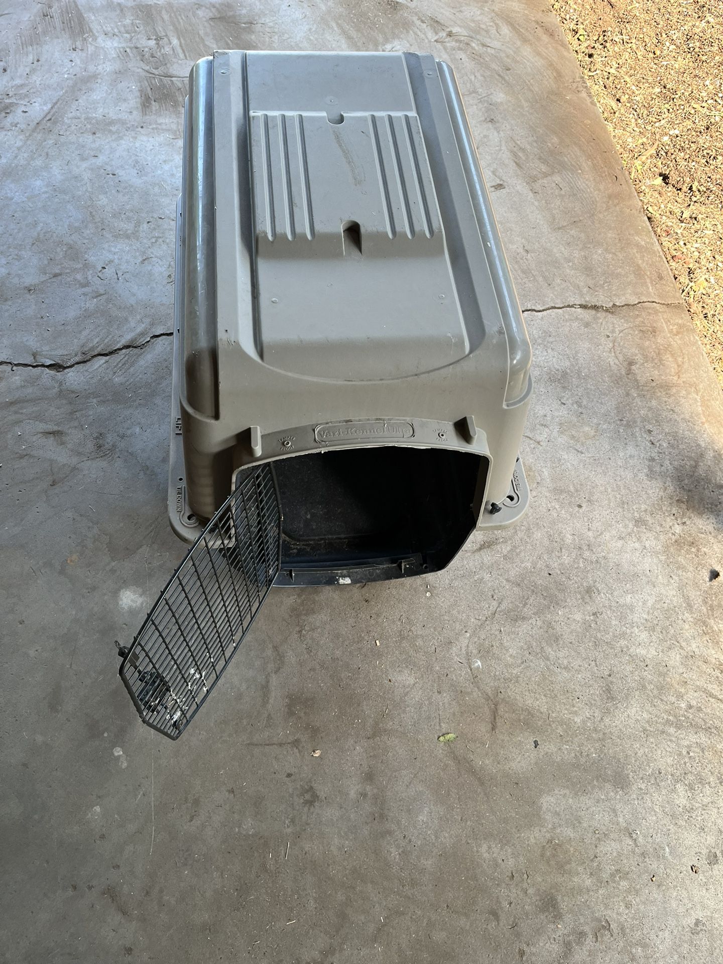 Travel Dog Crate Medium Size.