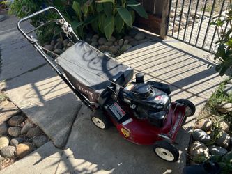 Toro Commercial   Self -Propelled 3 Speed  Excellent Condition With grass  Bag