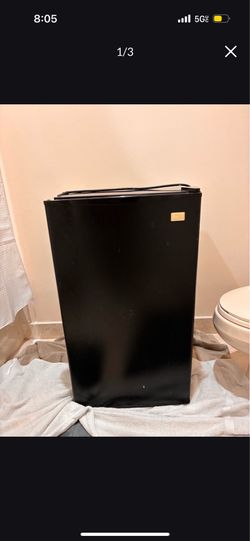 Black mini fridge in perfect condition