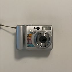 Nikon Coolpix 5200 Vintage Digital Camera | 5.1 MP - See Description