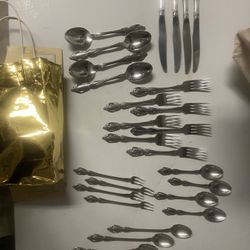 24 Piece Oneida Flatware