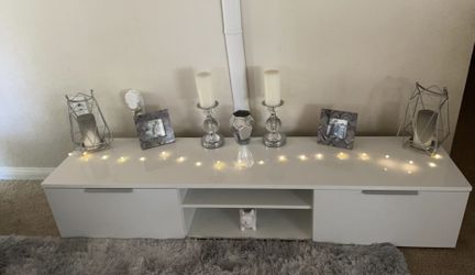 Entertainment center