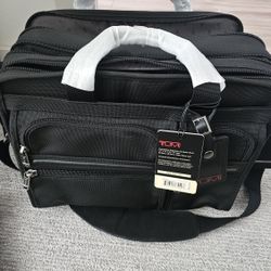 Tumi Computer Breaf