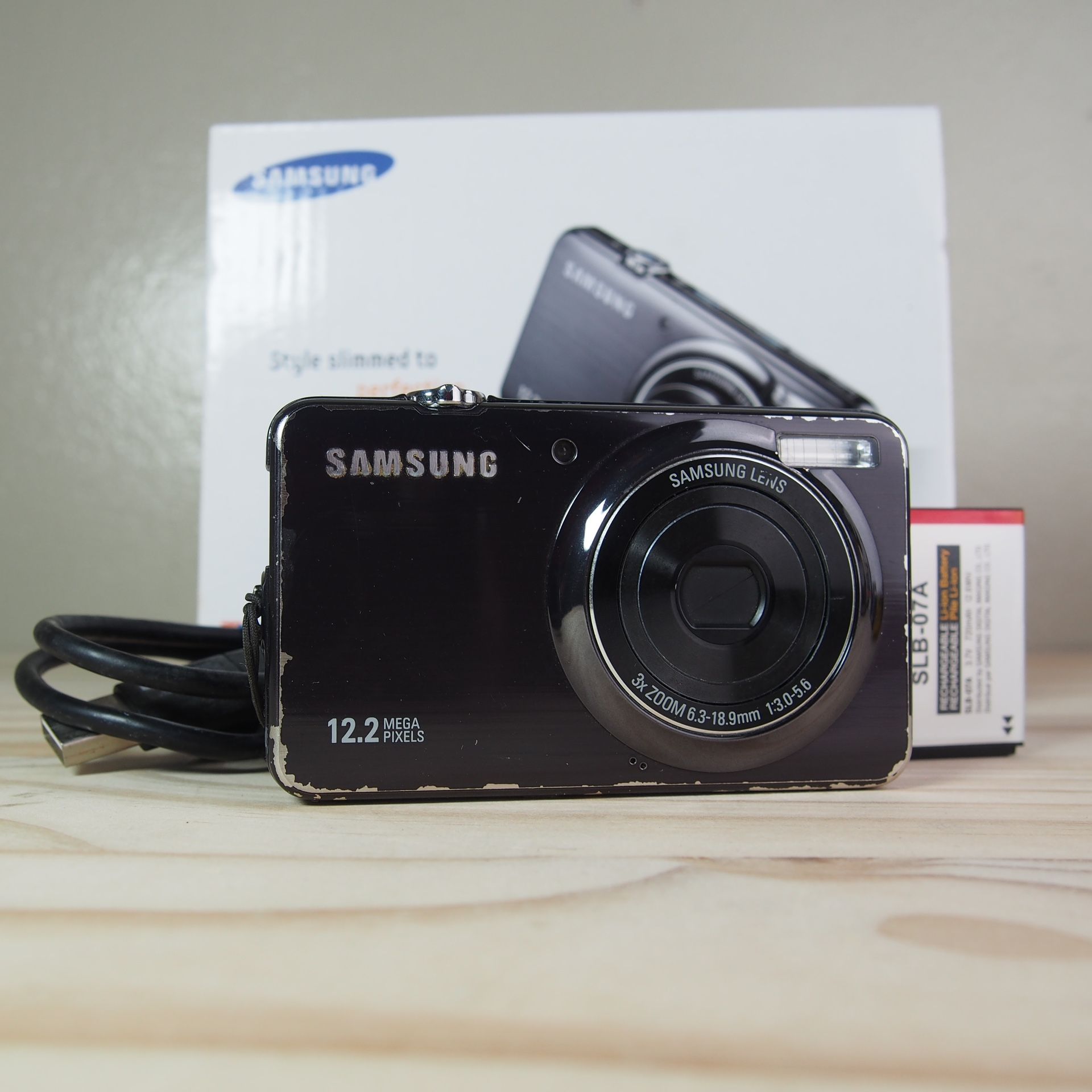 Samsung TL100 12.2MP Digital Camera 3x Zoom Bundle Black w/Charger + Battery Comes with: Camera Charger Battery Wrist strap Original Box FULLY TESTED