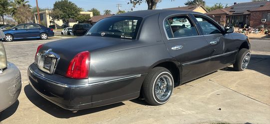 2000 Lincoln Town Car