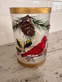 Beautiful laid up cardinal crackle glass pillar with fairy lights