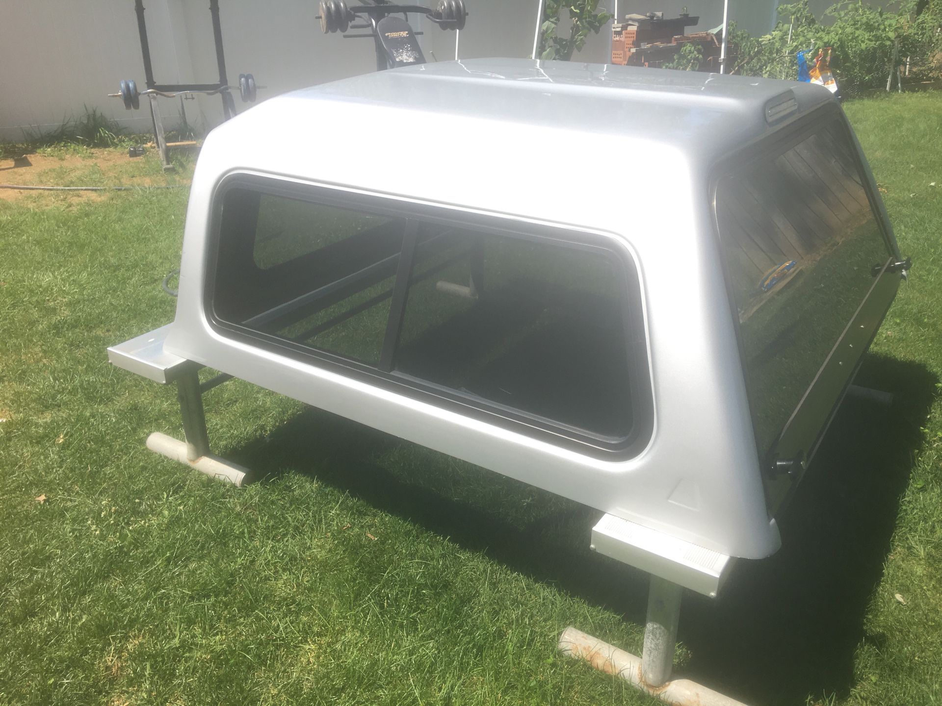Nisan frontier topper silver