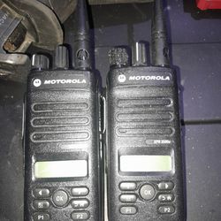 2 Motorola Xpr 3500e With Charger