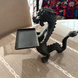 “Versilius the Dragon" cell phone or MP3 player holder