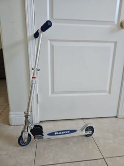 Razor blue kick scooter