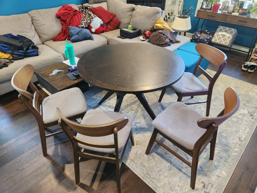Dining Table & Chairs