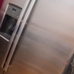 Fridge Like New Must Pick Up !