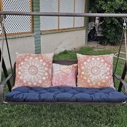 ** Beatiful Patio/Porch Swing **